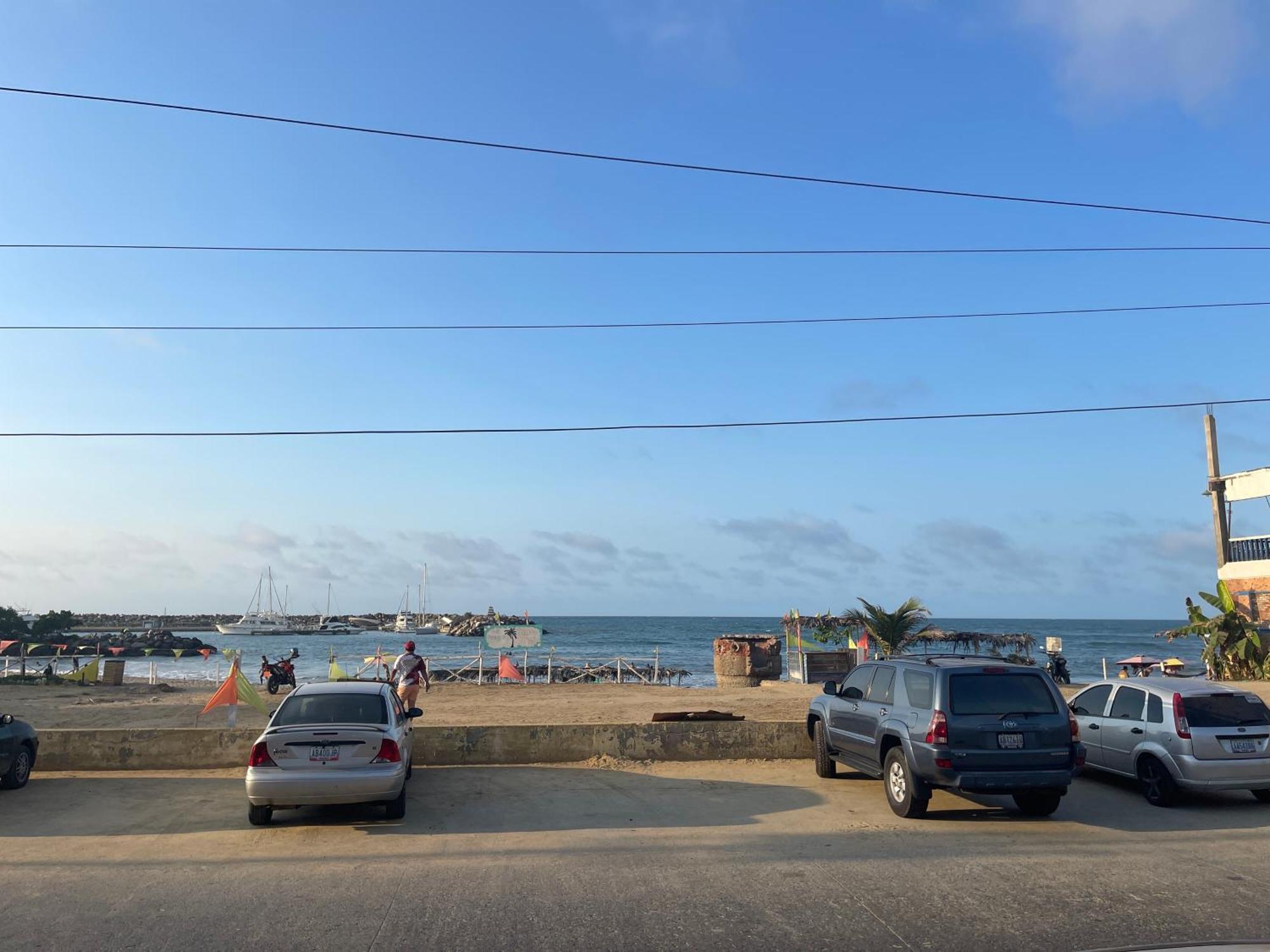 Hotel Brisas Del Mar 2022 Catia La Mar Kültér fotó