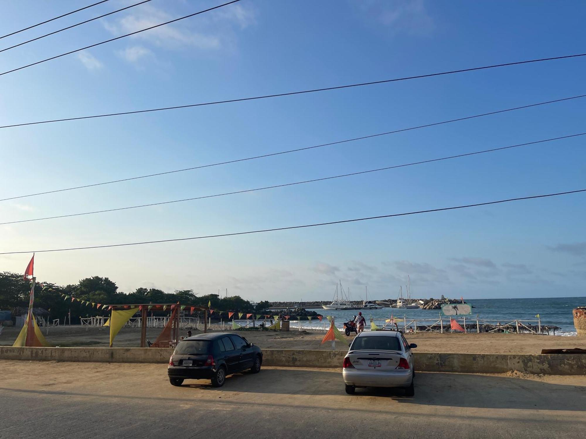 Hotel Brisas Del Mar 2022 Catia La Mar Kültér fotó